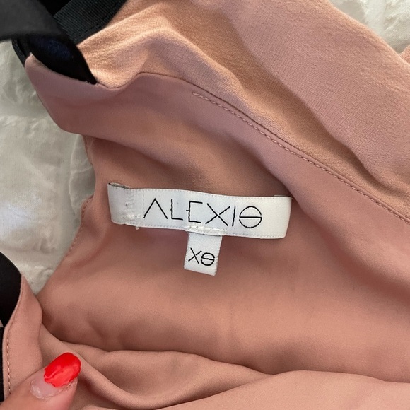 Alexis Malia pink ruffle cold shoulder top - Picture 9 of 13